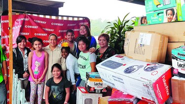 Conway entrega donación