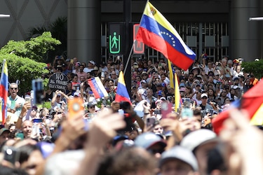 Encuesta poselectoral de Meganálisis: Más del 40% de venezolanos piensa en emigrar