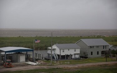 La tormenta tropical Barry se dirige a Luisiana y amenaza con convertirse en huracán este sábado