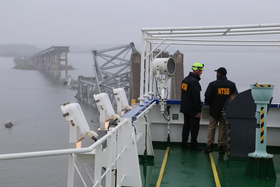 Comienzan las labores de remoción de los escombros del puente de Baltimore
