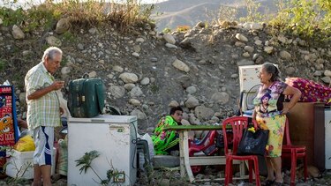 Venezuela destruye cédulas a deportados