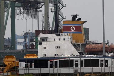 Pyongyang mantiene silencio sobre el barco con armamento retenido en Panamá