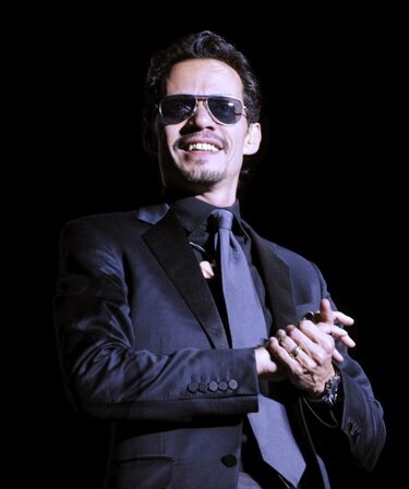 Marc Anthony declara su amor a una modelo por twitter