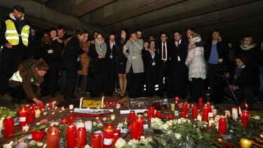 Bélgica reduce el nivel de amenaza terrorista; cancela vuelos hasta el lunes