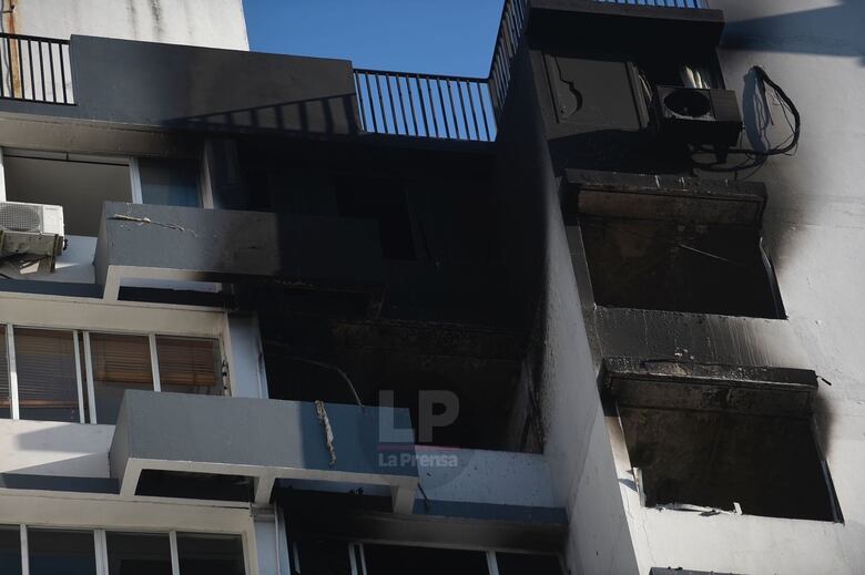 Incendio en un edificio en Vía Argentina deja un muerto; los bomberos y el Ministerio Público abren investigación