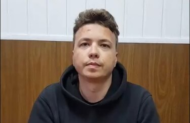 Opositor bielorruso que viajaba en avión forzado a aterrizar dice que ‘está confesando’