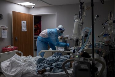 Estados Unidos bate su récord de casos nuevos de la Covid-19 en un día con más de 200,000