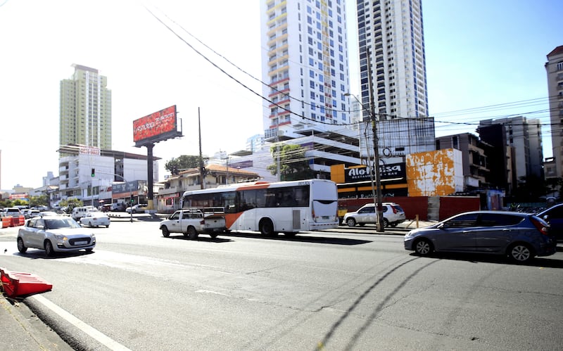 58 comercios invaden la servidumbre dentro del trazado de ampliación de la vía España