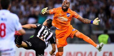 Uruguay: un jugador de Nacional, donde milita el panameño Luis Mejía, da positivo de la Covid-19