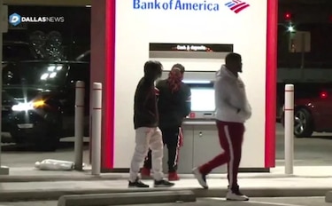 Cajero automático entrega dinero de más por error