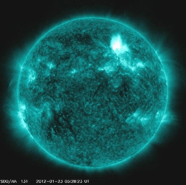 La NASA capta gran erupción solar, que no amenaza a la Tierra