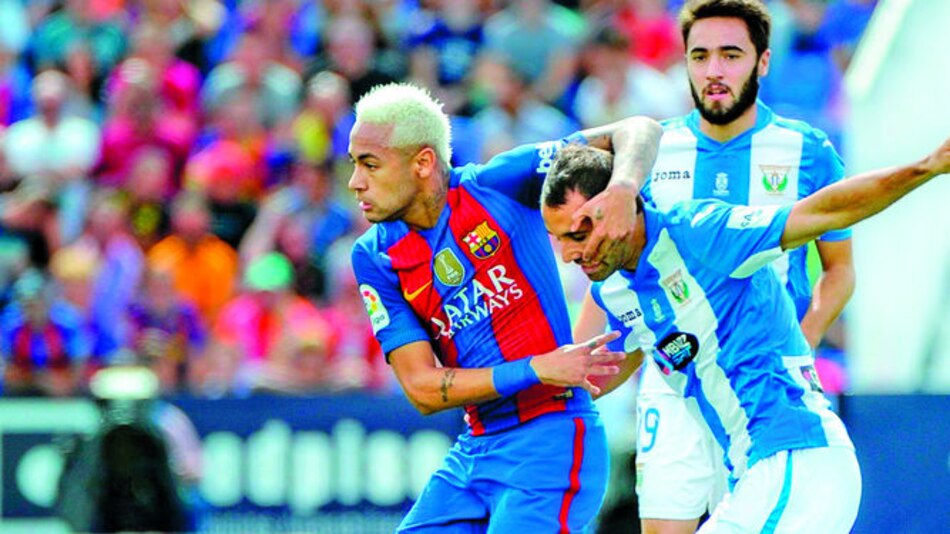 Defienden y critican los regates de Neymar