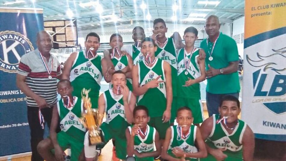 Abel Bravo se coronó en dos categorías del baloncesto