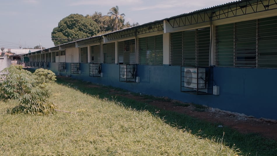 Escuela Bilingüe en Natá recibe aulas climatizadas gracias a Naturgy y la Embajada de España