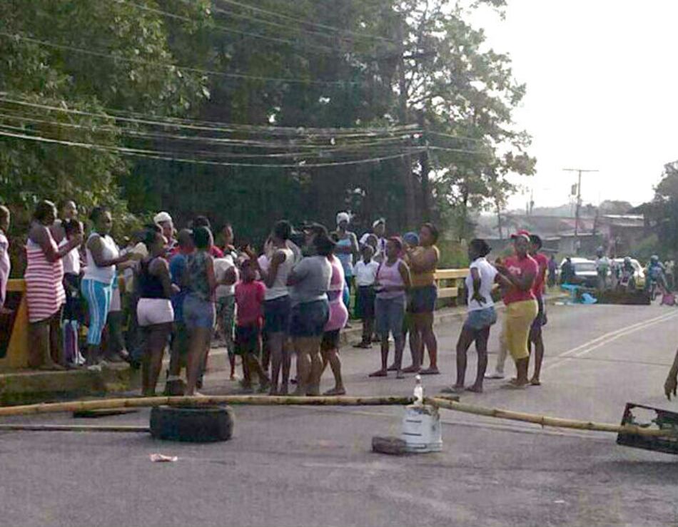 Protesta en Río Alejandro de Colón por falta de agua