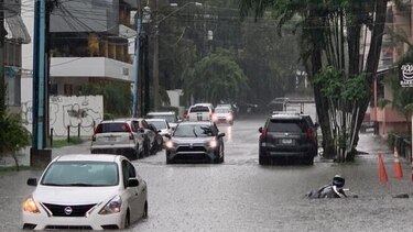 Lluvia en el área metropolitana de Panamá deja calles anegadas y tranques