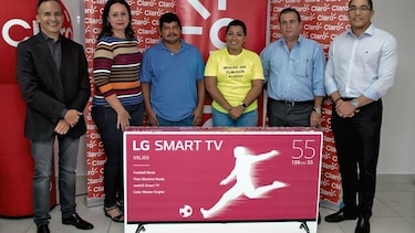Claro entrega los primeros televisores de su promoción ‘Claro Fanáticos’