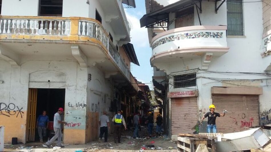 Remueven 150 quioscos en El Terraplén