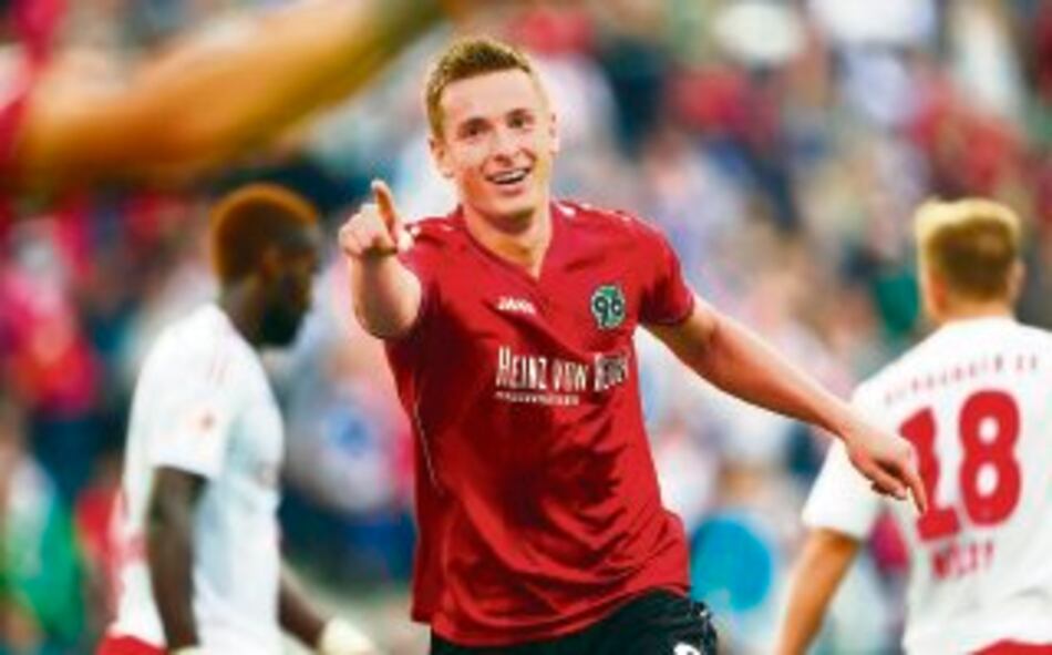 Hannover venció al Hamburgo 2 por 0 para situarse tercero