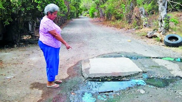 Aguas residuales inundan las calles de Villa Bonita
