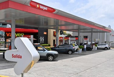 El petróleo Brent cierra con alza de 7% a más de 115 dólares