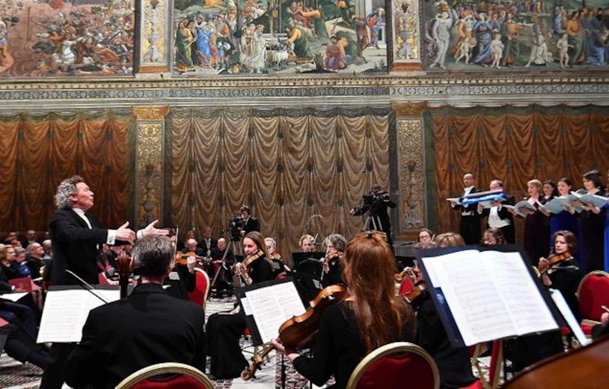 La obra fue interpretada por el coro The Sixteen y la orquesta de cuerda Britten Sinfonia, bajo la direcc
