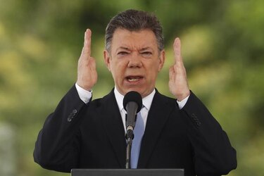 Santos se reúne con sus negociadores de paz para analizar diálogos con FARC