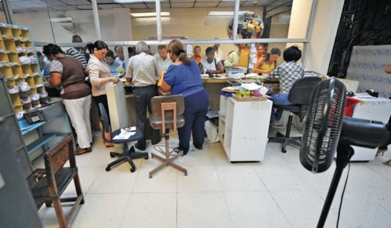 Carencias limitan a decana del servicio de correos