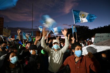 Congreso de Guatemala suspende aprobación de presupuesto que desató protestas