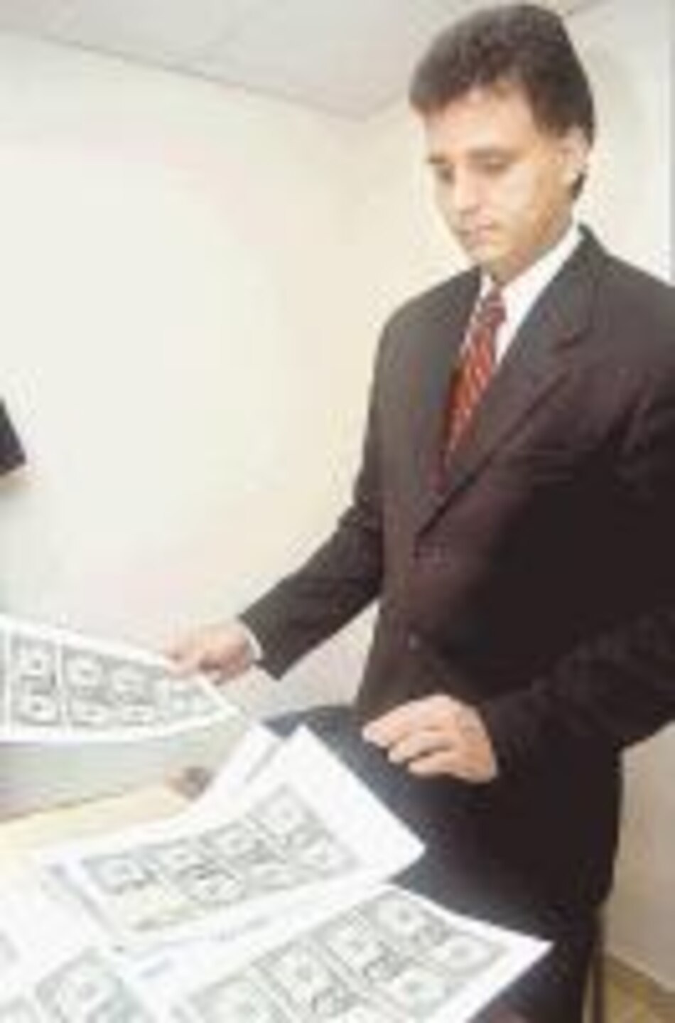 Pagan dos dólares para ser liberal