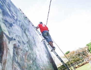 Artistas de Argentina y Costa Rica reprochan destrucción de murales
