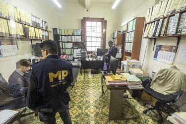 Guatemala: un fiscal sancionado por Estados Unidos por crear falsos cargos está allanando la sede del Tribunal Electoral