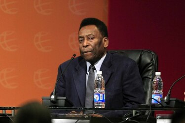 Pelé cumple años en México y pide rezar por selección azteca