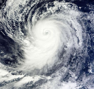 Olaf se convierte en huracán categoría 4