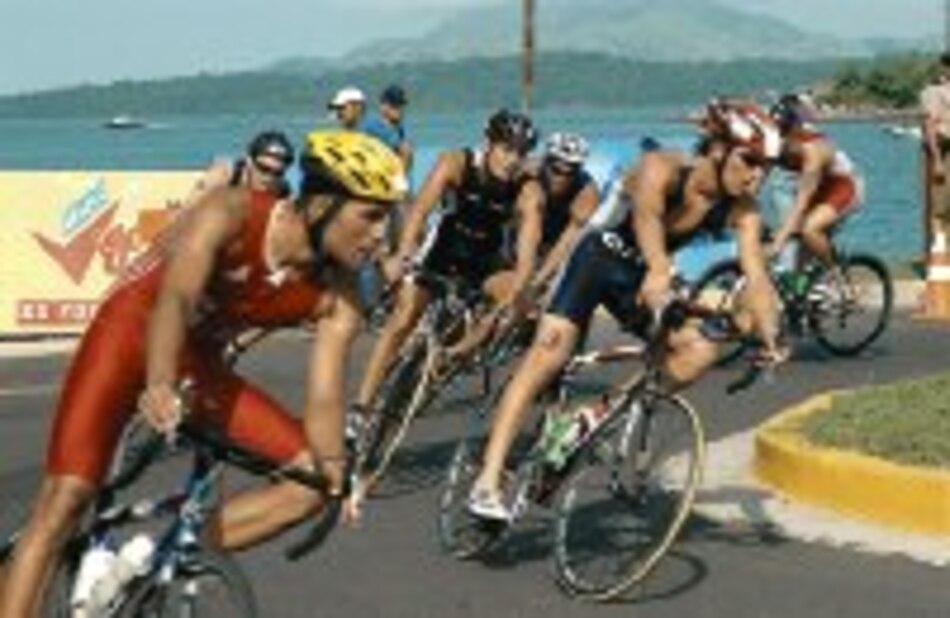 Nutrida participación en Panama Canal Triathlon