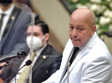 ‘Eso no es cierto’, es la airada respuesta de Crispiano Adames a un periodista que preguntó por el aumento del presupuesto de la Asamblea