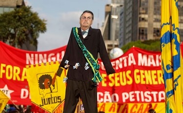 Miles de brasileños vuelven a protestar contra Jair Bolsonaro