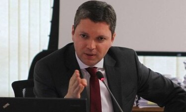 Cae otro ministro por criticar operación anticorrupción en Petrobras