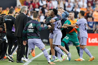 El Valencia niega la acreditación a Netflix en Mestalla para el documental sobre Vinicius