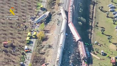 Al menos 30 muertos tras accidente entre dos trenes en España