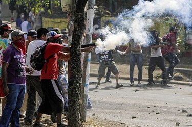 Al menos 28 muertos, saqueos, incendios y represión en protestas contra el gobierno en Nicaragua