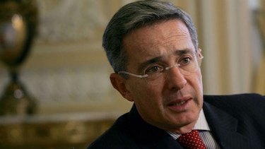 Álvaro Uribe niega haber escondido dinero