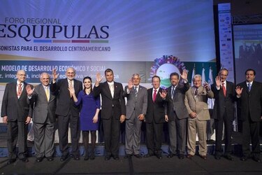 Expresidente Fernández dice que hace falta un nuevo modelo de desarrollo