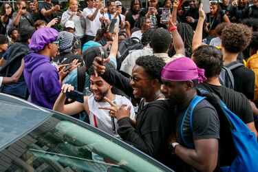 Un ‘streamer’ causó un caos en Nueva York al prometer Playstation 5 gratis