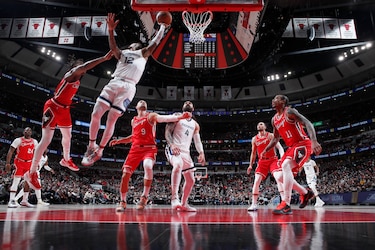Morant tumba a Bulls con récord anotador; Nets sorprenden a Bucks