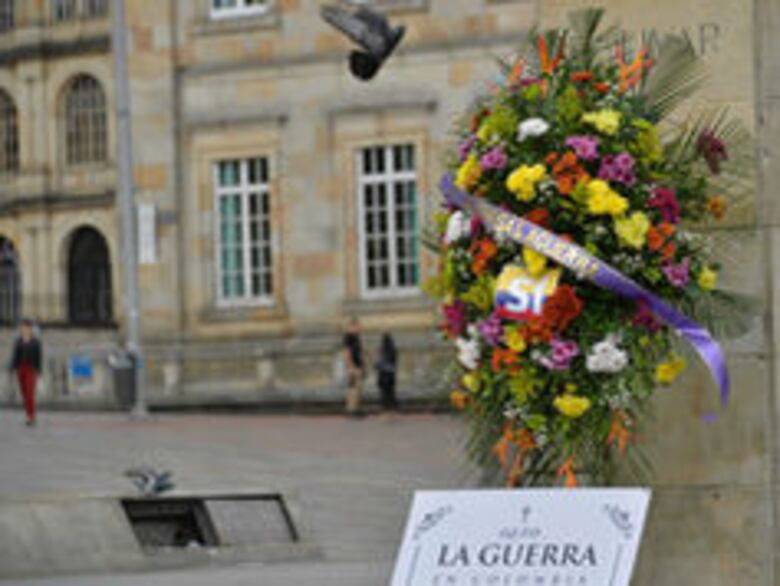 Cinco mandatarios son testigos de la firma del cese el fuego en Colombia