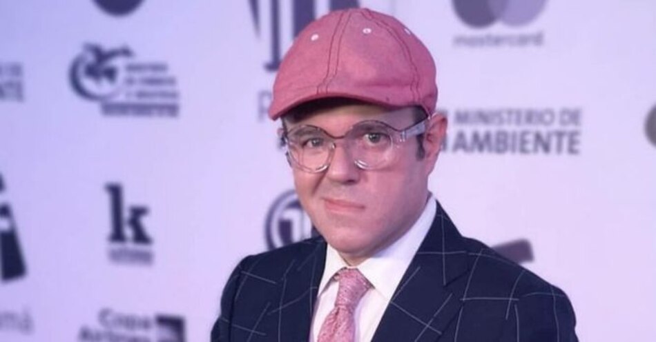 Alex Medela se recupera de una parálisis facial periférica