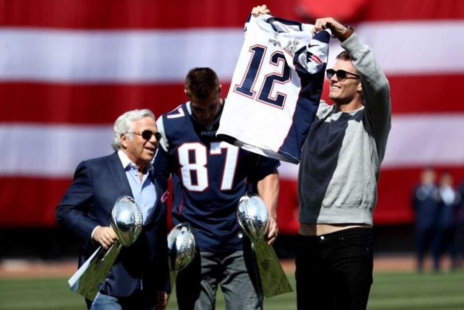 Tom Brady recupera la camiseta que le robaron en el Super Bowl
