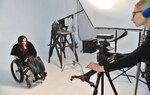 Una modelo ucraniana en silla de ruedas rompe moldes