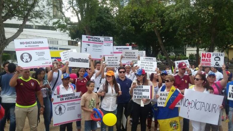 Venezolanos en Panamá se concentran para exigir democracia y respeto a los derechos humanos